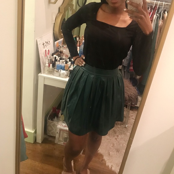 ASOS Green Pleated Faux Leather Mini Skirt - Picture 4 of 4